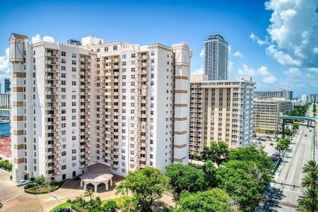 1865 S Ocean Dr 15C, Hallandale Beach, Florida 33009, USA