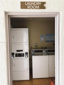 10900 SW 104th St 315, Miami, Floryda 33176, USA