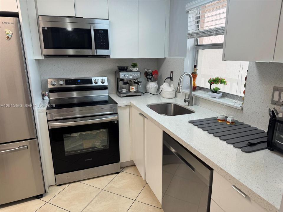 9580 Sunrise Lakes Blvd 211, Sunrise, Floride 33322, États-Unis