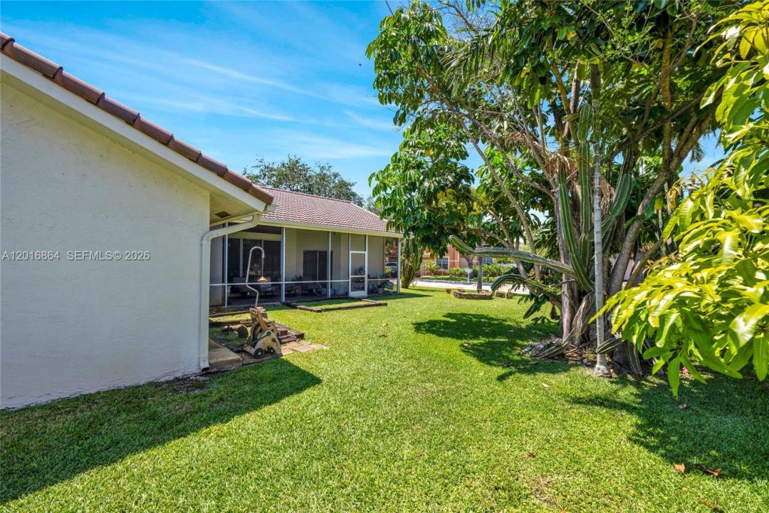701 SW 93rd Ter, Pembroke Pines, Florida 33025, USA