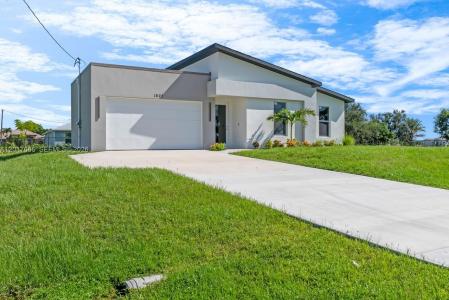 1827 EMBERS PARKWAY W, Cape Coral, 플로리다 33993, 미국