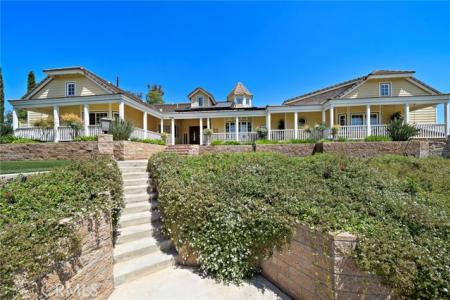 E Sandberg, Orange, California 92869, Stati Uniti
