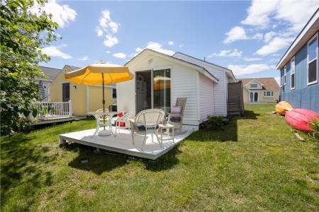 64 Burnside Avenue, Narragansett, Rhode Island 02882, USA