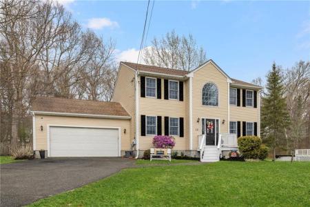 14 Canton Court, Cranston, Massachusetts 01921, USA