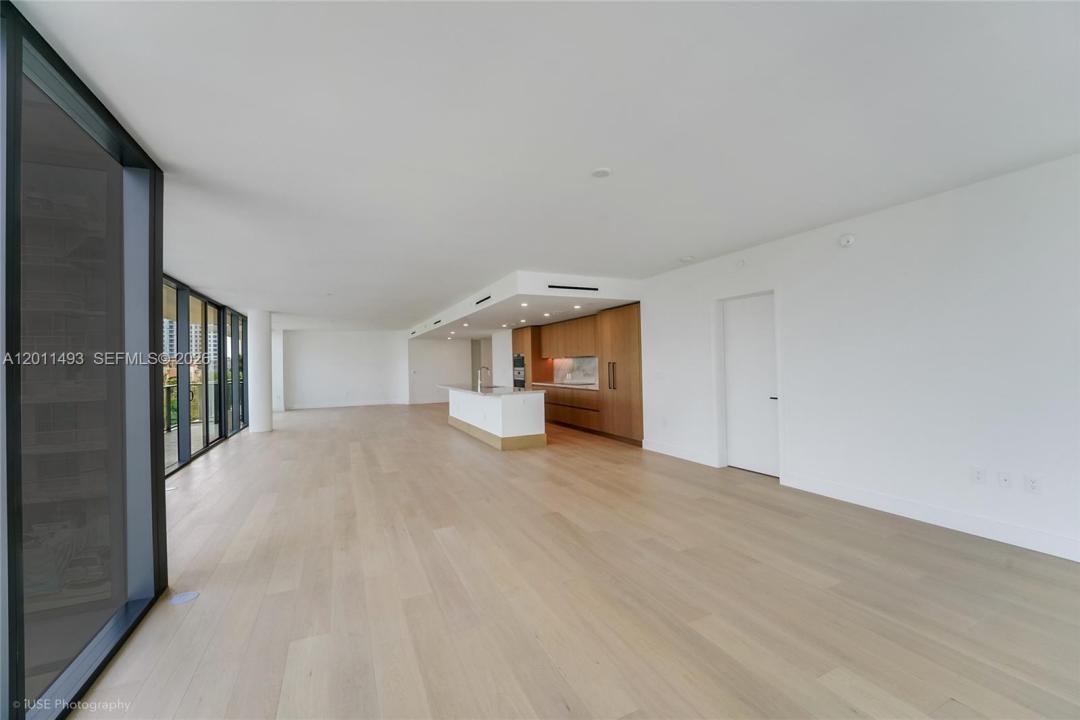1177 Kane Concourse 405, Bay Harbor Islands, Floride 33154, États-Unis