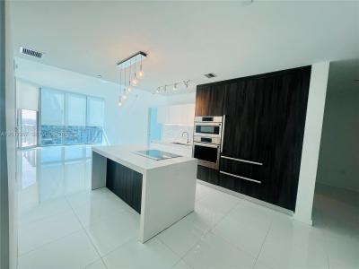 851 NE 1st Av 2808, Miami, Florida 33132, USA