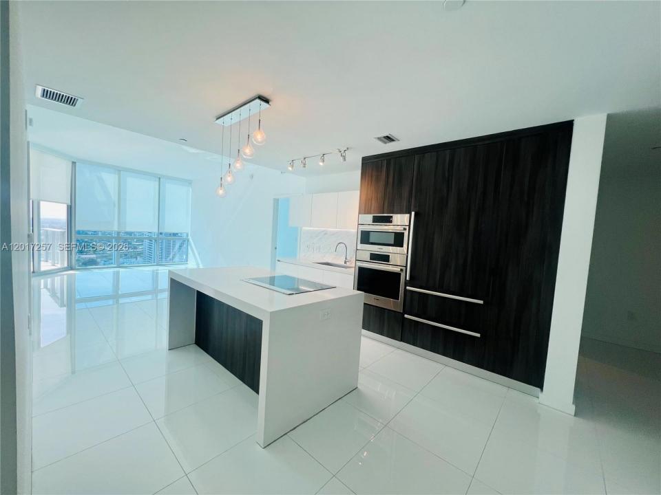 851 NE 1st Av 2808, Miami, Floride 33132, États-Unis