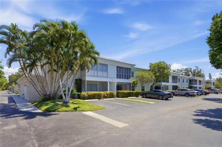 6273 Bay Club Dr 2, Fort Lauderdale, Florida 33308, USA