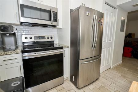 8240 SW 210th St 207, Cutler Bay, Florida 33189, USA