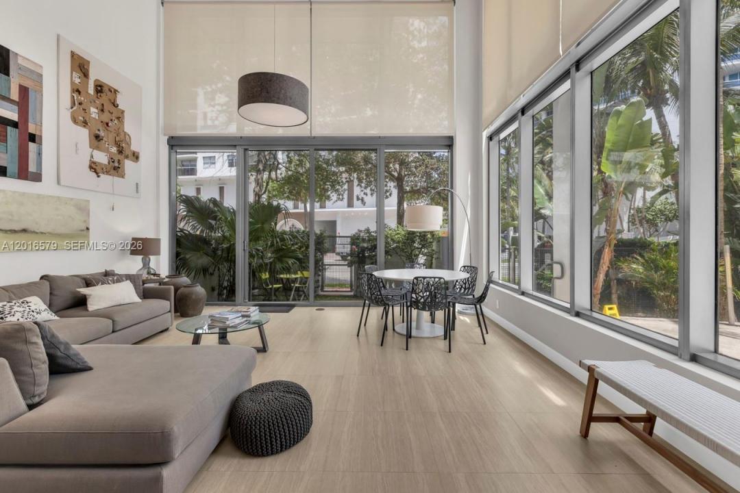 6000 Collins Ave 129, Miami Beach, Floryda 33140, USA