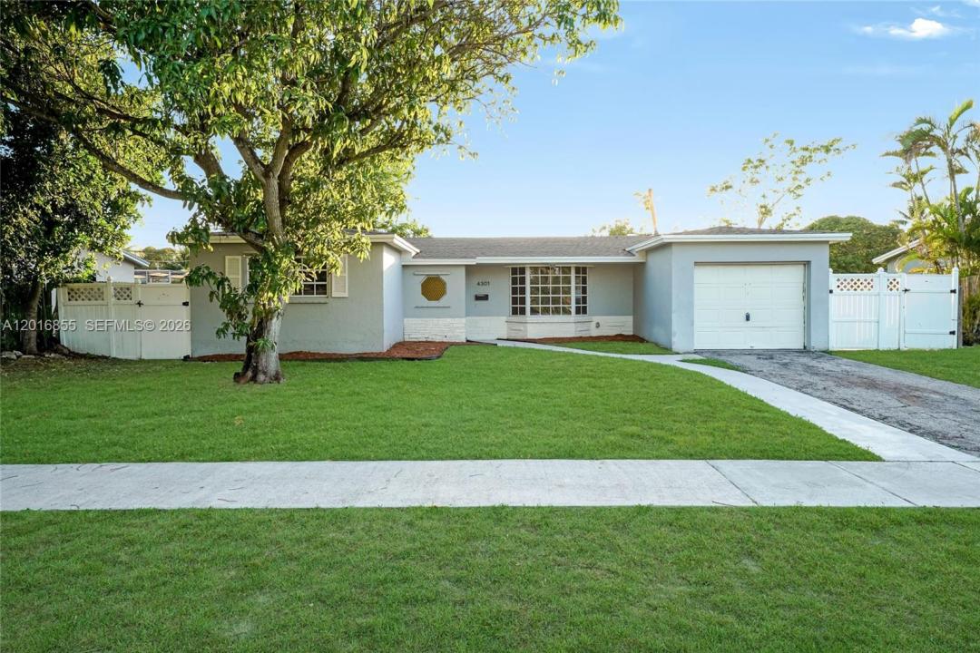 4301 NW 35th Ave, Lauderdale Lakes, Florida 33309