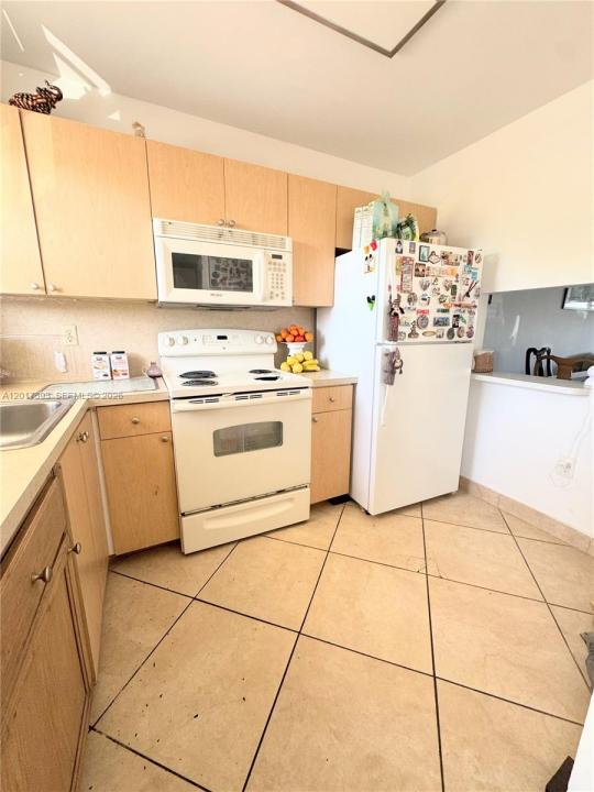 8130 Sunrise Lakes Blvd 202, Sunrise, Floride 33322, États-Unis