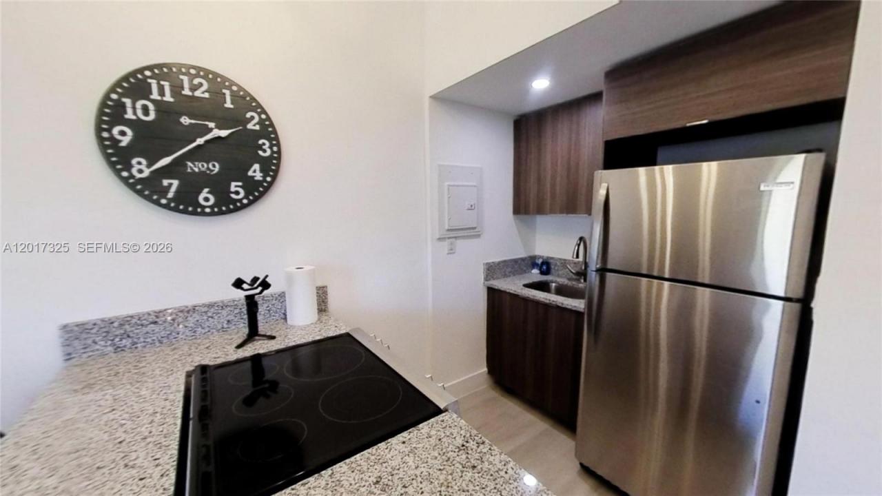 840 SW 7th St 852, Miami, Florida 33130, Stati Uniti