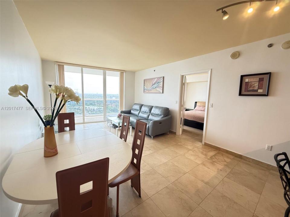 1850 S Ocean Dr 2909, Hallandale Beach, Florida 33009, USA