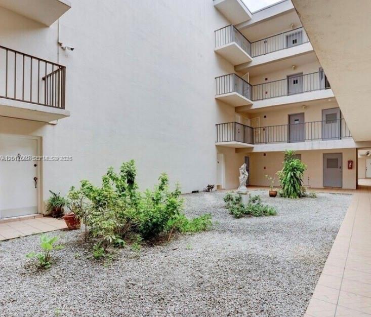 5501 NW 7th St E412, Miami, Florida 33126, USA