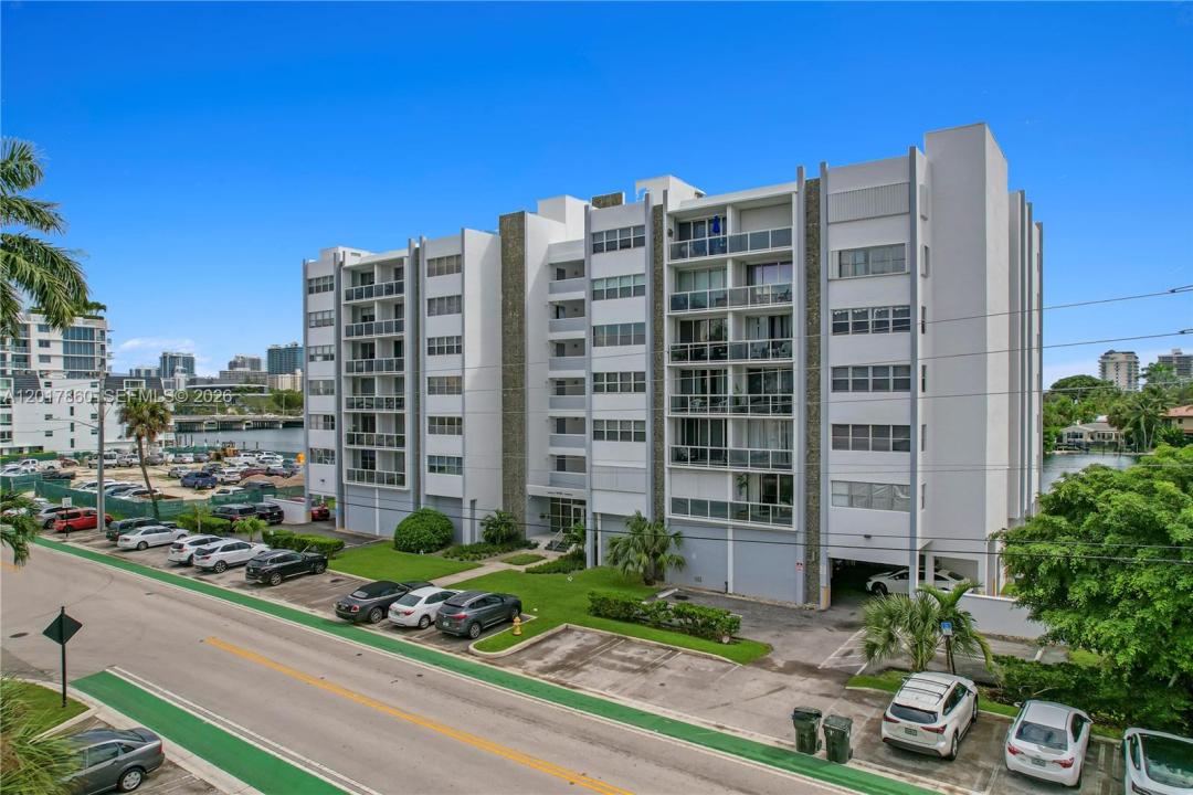 9381 E Bay Harbor Dr 301N, Bay Harbor Islands, Floride 33154, États-Unis
