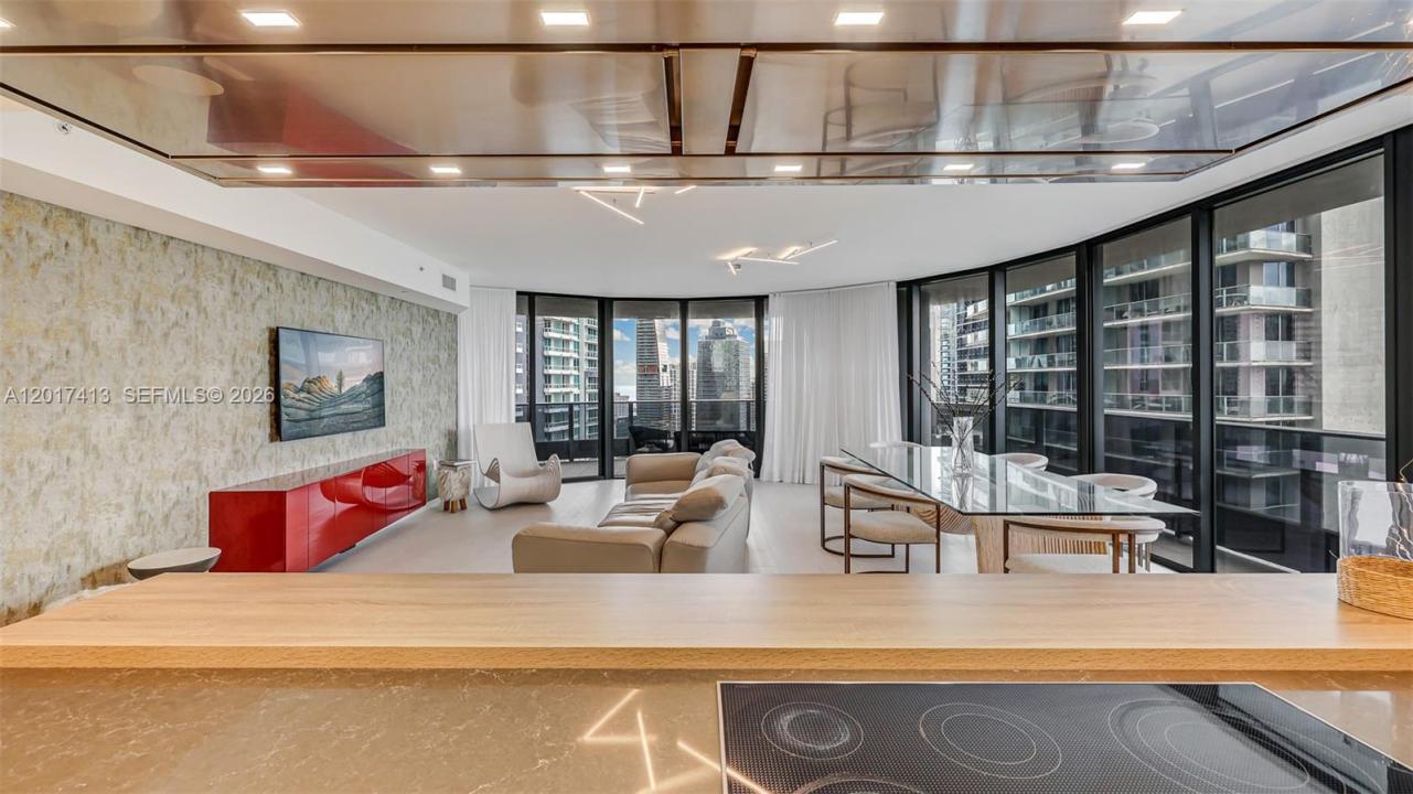 1000 Brickell Plz 3002, Miami, Floryda 33131, USA