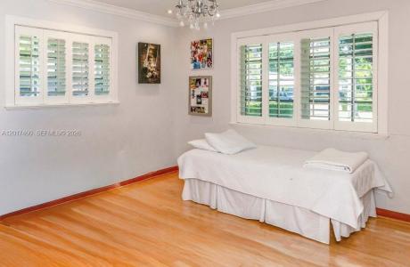 15761 Turnberry Dr, Miami Lakes, Florida 33014