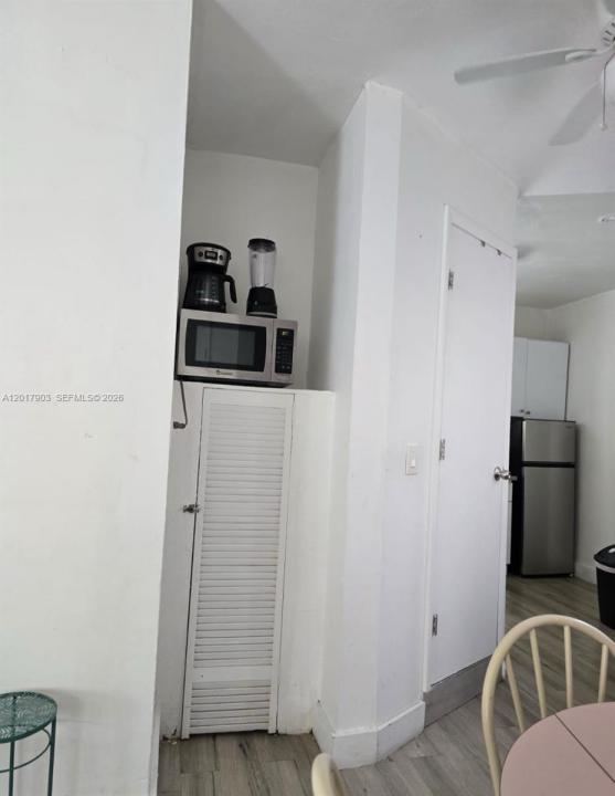 109 SE 9th St 6, Hallandale Beach, Floryda 33009, USA