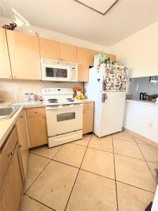 8130 Sunrise Lakes Blvd 202, Sunrise, Florida 33322, USA