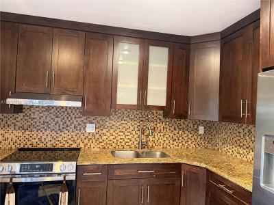 421 Swallow Dr 12, Miami Springs, Florida 33166, USA