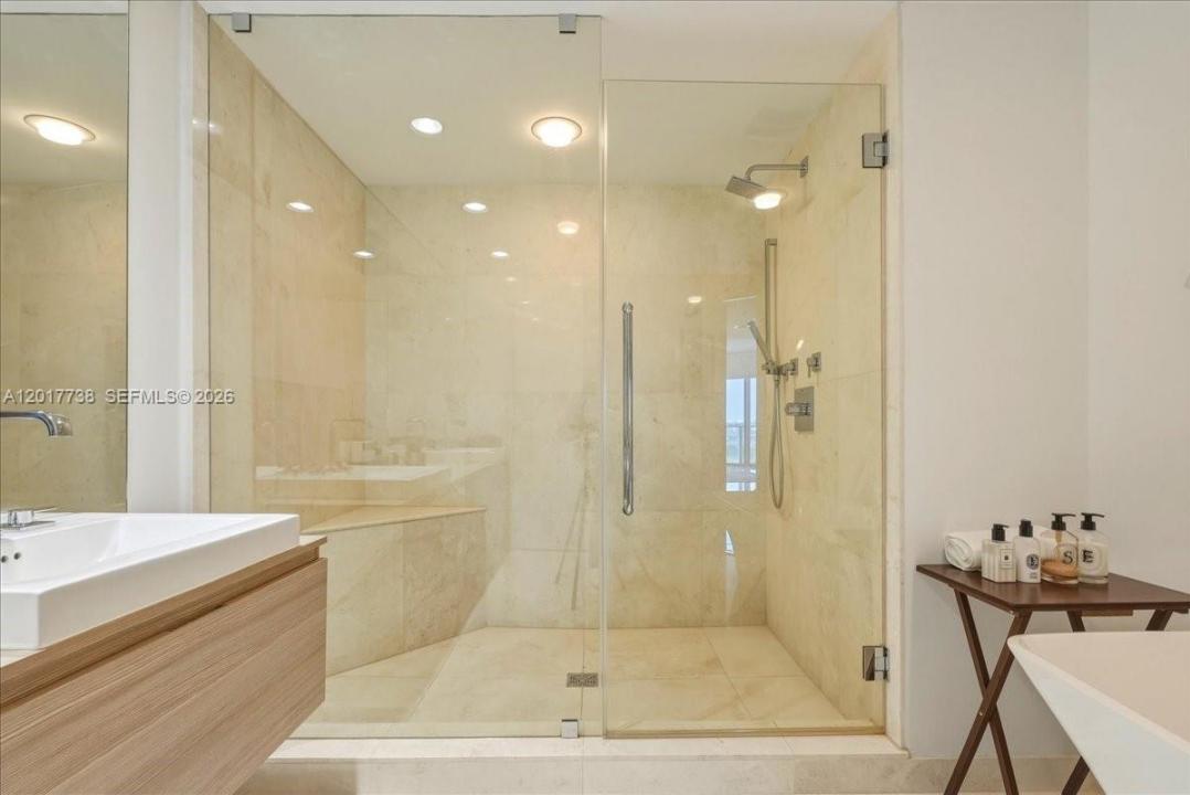 17301 Biscayne Blvd 605, North Miami Beach, Florida 33160, USA