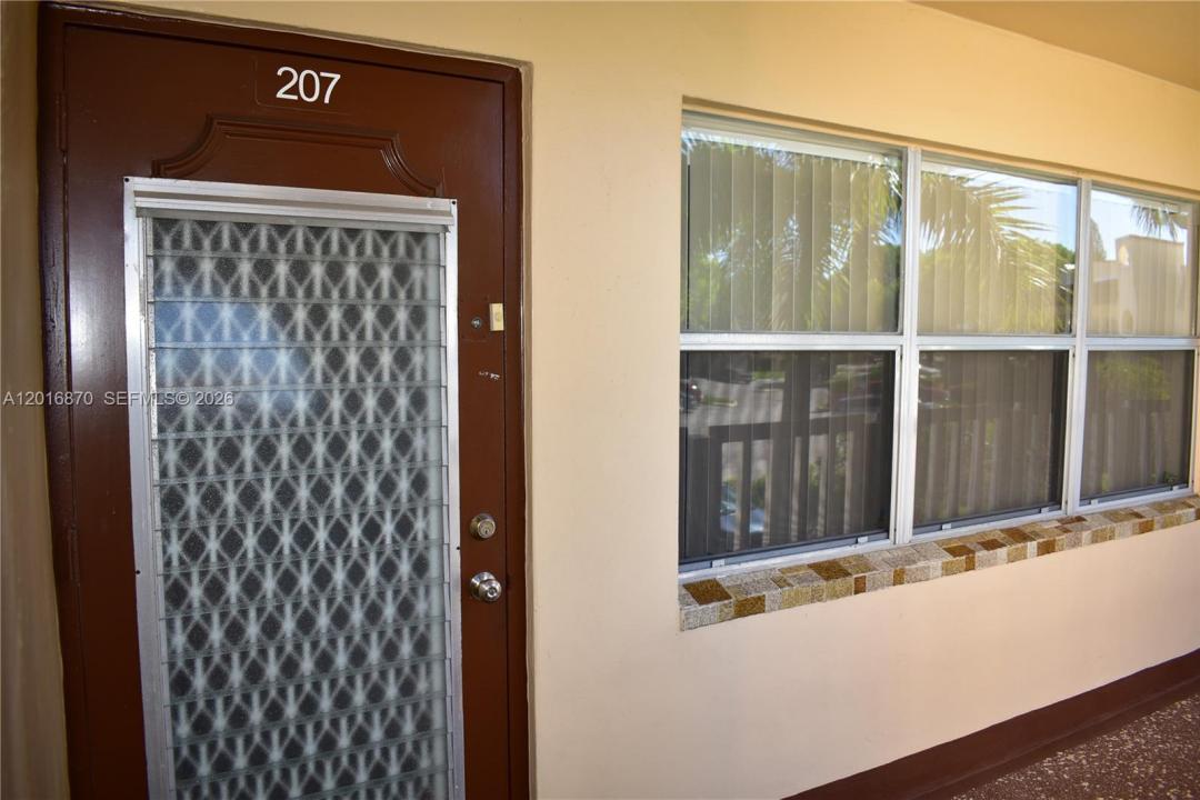 8851 Sunrise Lakes Blvd 207, Sunrise, Florida 33322, USA
