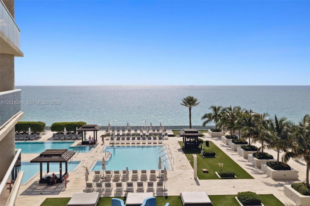 1800 S Ocean Dr 1005, Hallandale Beach, Florida 33009, USA