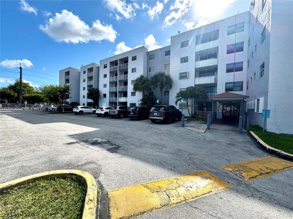 8145 NW 7th St 404, Miami, Floride 33126, États-Unis