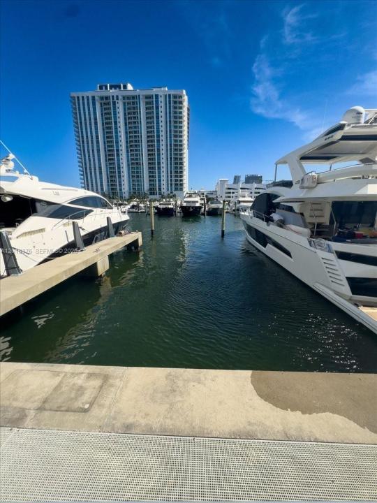 17111 Biscayne Blvd, North Miami Beach, Flórida 33160, Estados Unidos