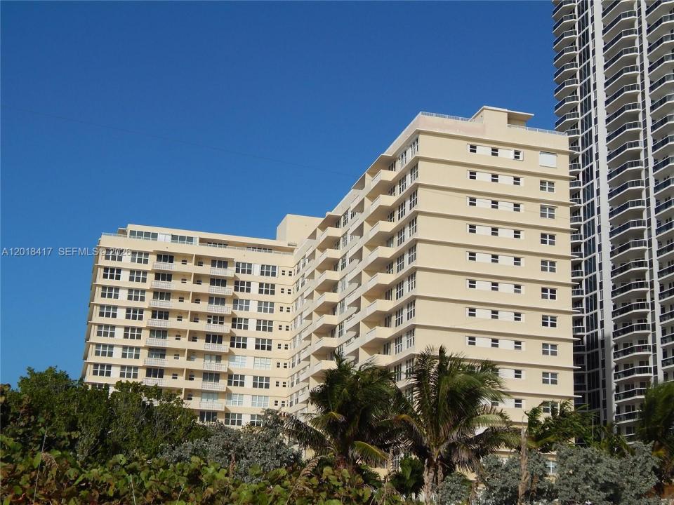 4747 Collins Ave 1102, Miami Beach, Florida 33140, USA