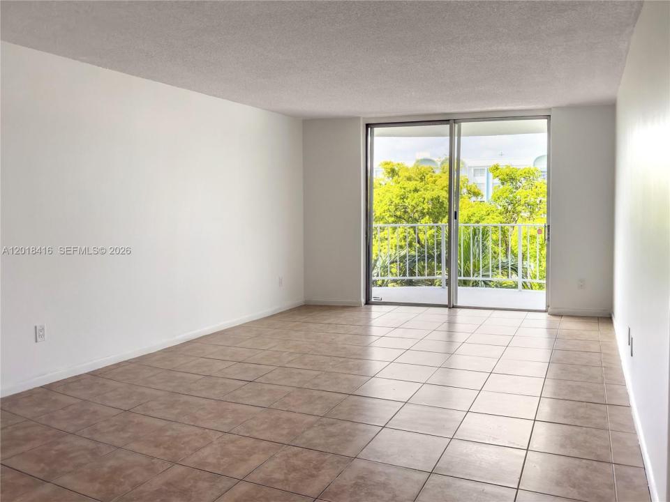 496 NW 165th St Rd D-410, Miami, Floride 33169, États-Unis