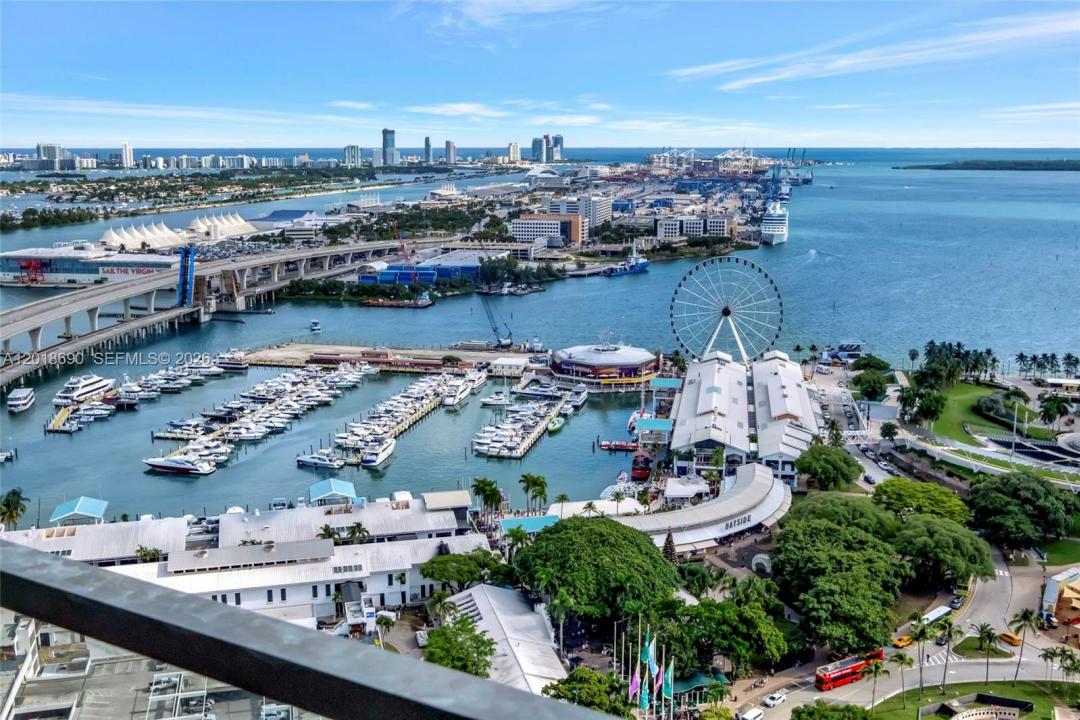 398 NE 5th St 1407, Miami, Floride 33132, États-Unis