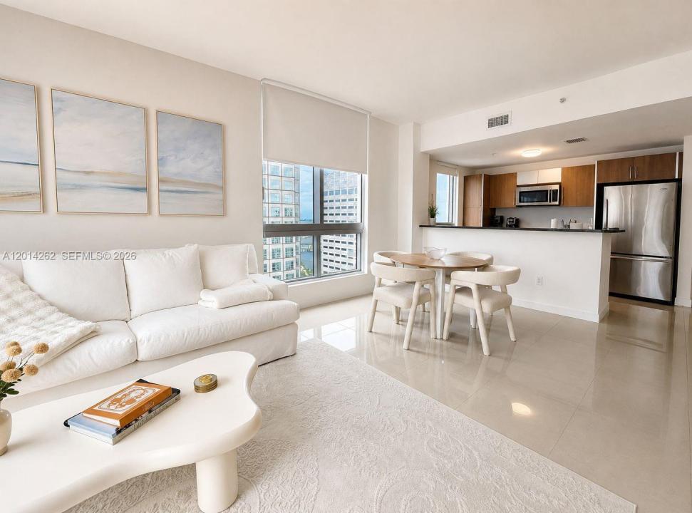 300 S Biscayne Blvd T-3701, Miami, Florida 33131, Stati Uniti