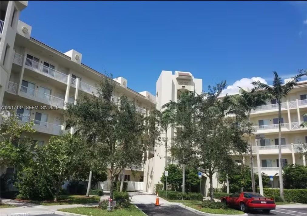 3500 Oaks Clubhouse Dr 211, Pompano Beach, Floride 33069, États-Unis
