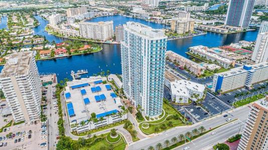 1945 S Ocean Dr 312, Hallandale Beach, Florida 33009, USA