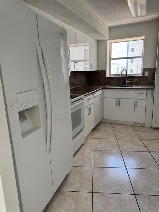 6039 COLLINS AV 537, Miami Beach, Floride 33140, États-Unis