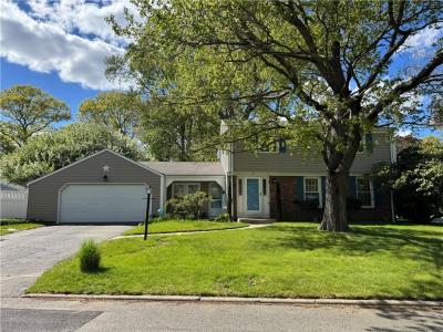 27 Monmouth Drive, East Providence, Massachusetts 02515, USA
