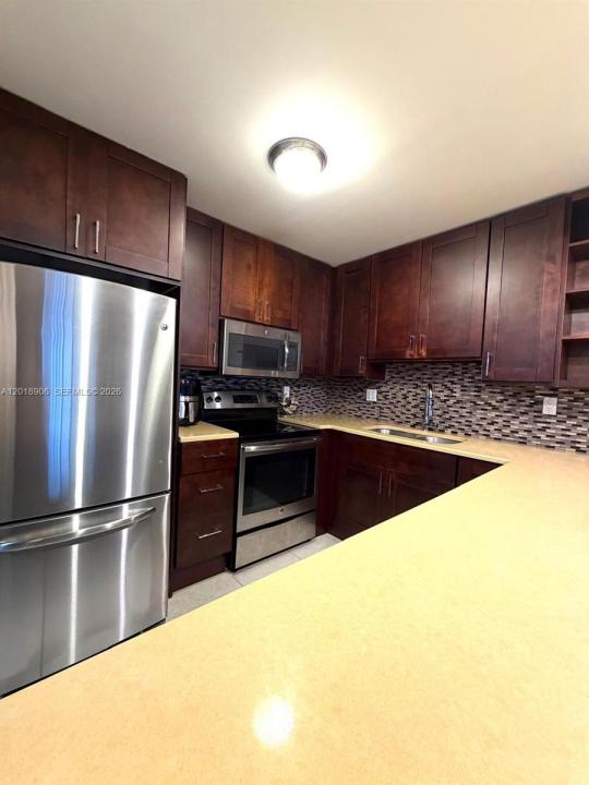 600 Three Islands Blvd 920 (AVAILABLE NOW), Hallandale Beach, Floryda 33009, USA