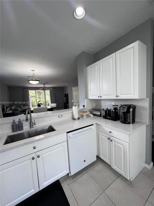 681 NW 42nd Ave -, Plantation, Floride 33317, États-Unis