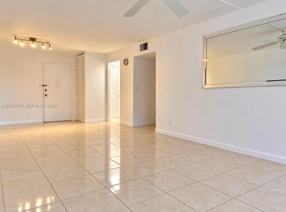 1913 S Ocean Dr 212, Hallandale Beach, Floride 33009, États-Unis
