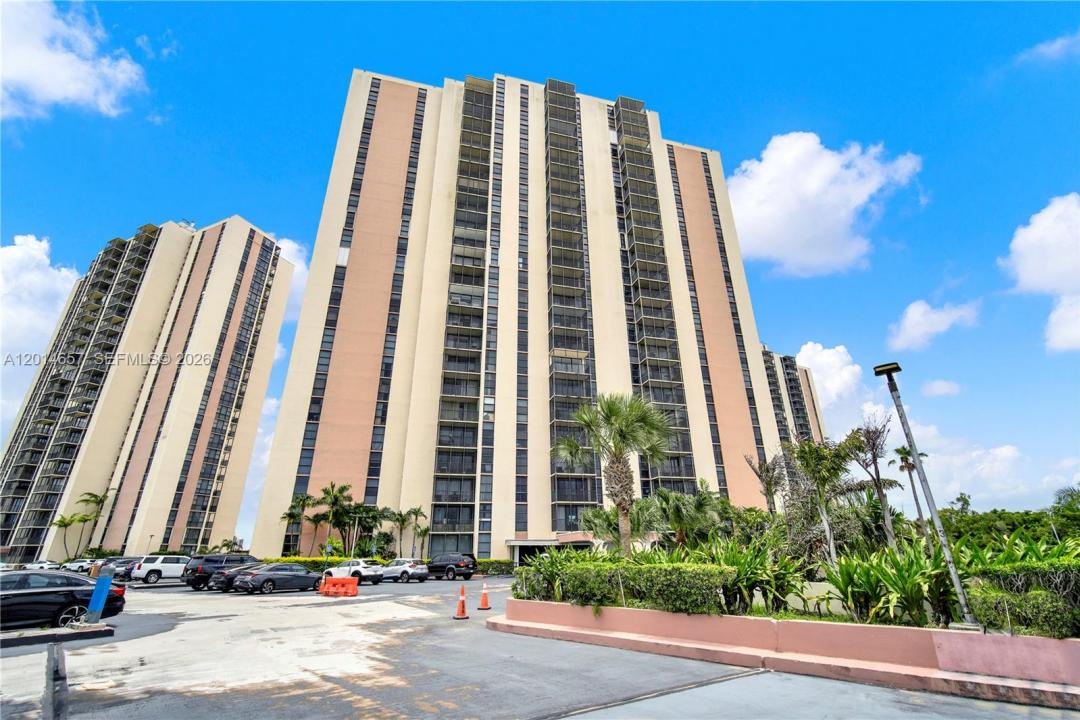 20335 W Country Club Dr 1608, Aventura, Florida 33180, Amerika Birleşik Devletleri
