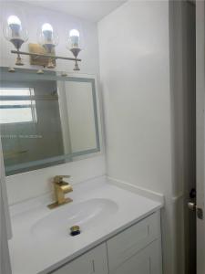 3700 NW 62nd Ave 207, Virginia Gardens, 佛羅里達州 33166, 美國