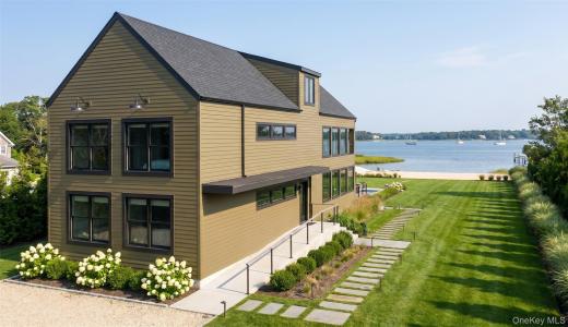 36 Pine Avenue, Riverhead, New York 11901