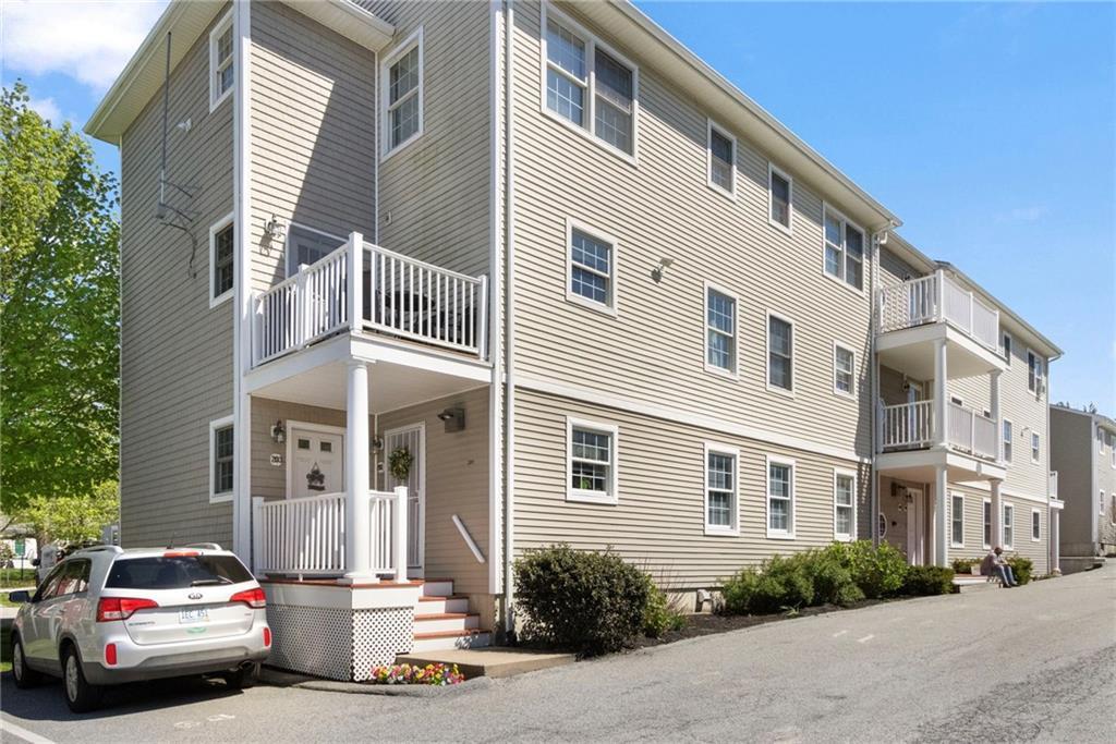 231 Maple Avenue 201, Newport, Rhode Island 02840, USA