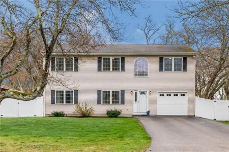 70 Foddering Farm Road, Narragansett, Rhode Island 02882, USA