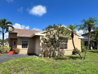 13761 Newport Manor, Davie, Florida 33325
