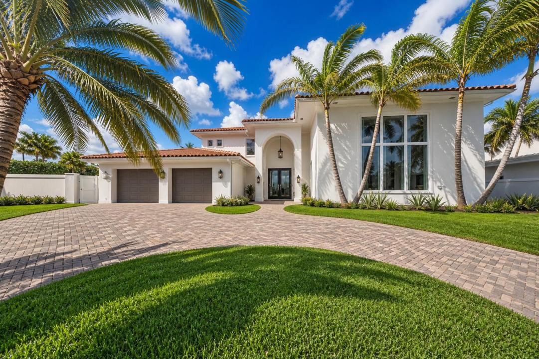 3341 NE 170th Street, North Miami Beach, Florida 33160, USA