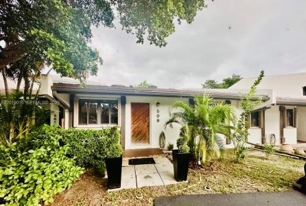 509 NE 199th Ln 3A, Miami, Florida 33179, USA