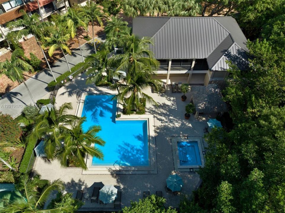 6206 Paradise Point Dr, Palmetto Bay, Florida 33157